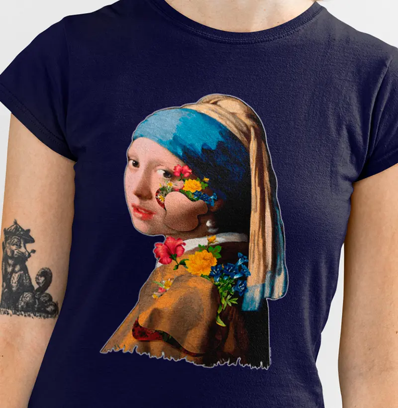 Moça com Flores - Camiseta