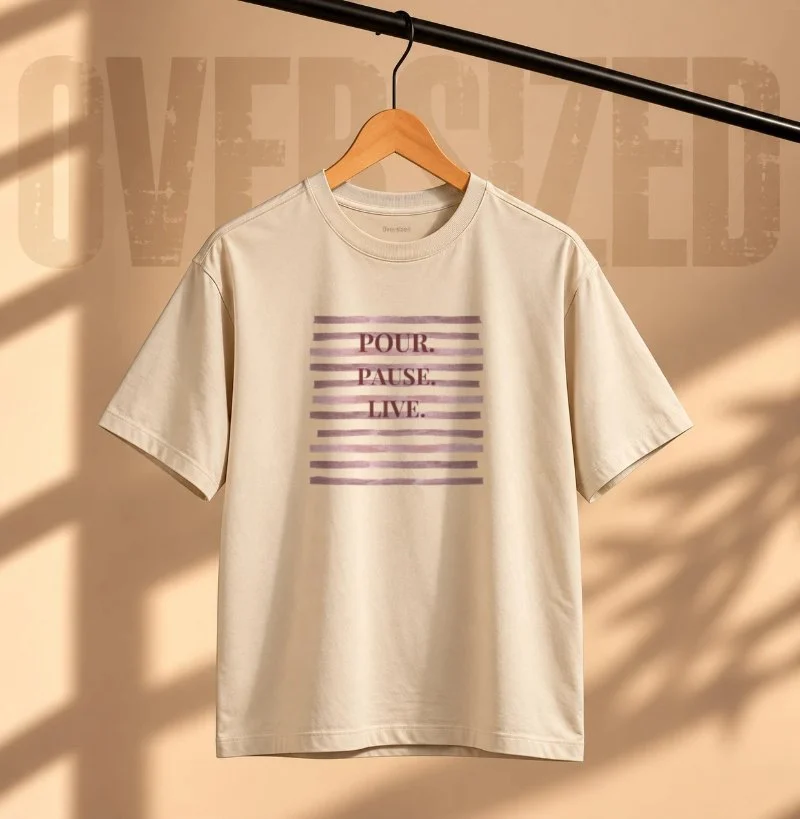 Camiseta Oversized Pour. Pause. Live. - Camiseta Oversized