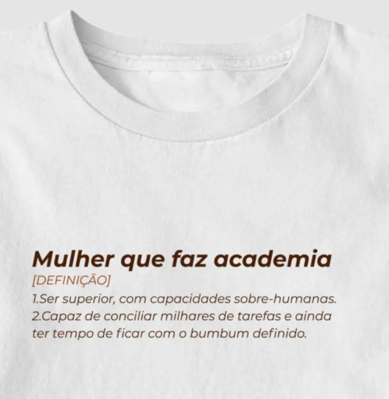 Mulher que faz academia
