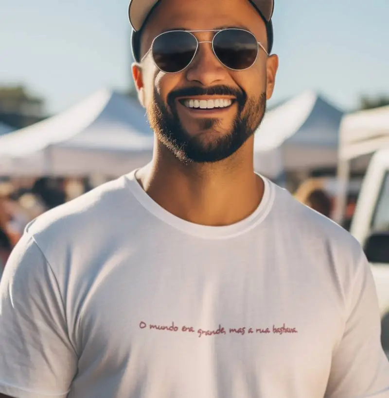 O mundo era grande, mas a rua bastava.