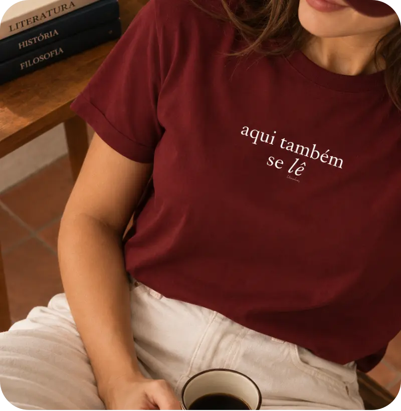 Camiseta Aqui Também Se Lê