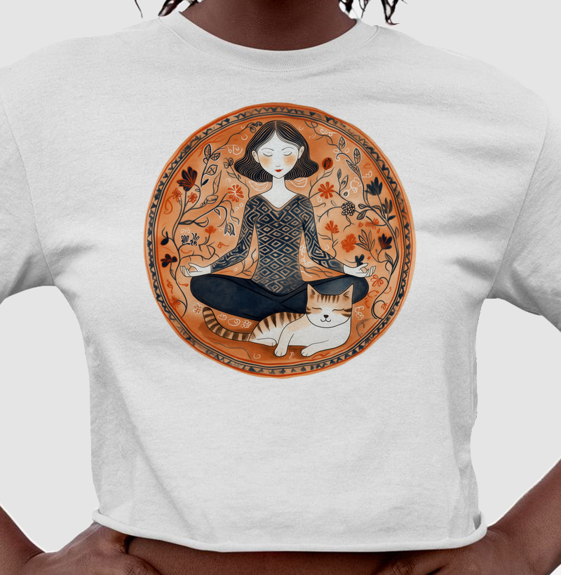 Guidí meditando com um gato. Fundo floral laranja