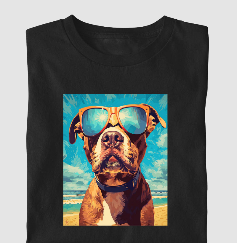 Pit bull de óculos escuro curtindo na praia 