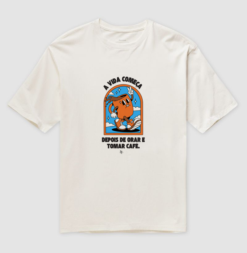 A vida começa depois de orar e tomar café - Camiseta Oversized