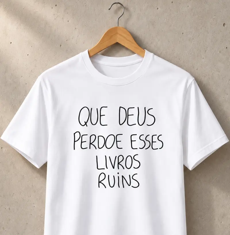 Que Deus perdoe esses livros ruins - Camiseta