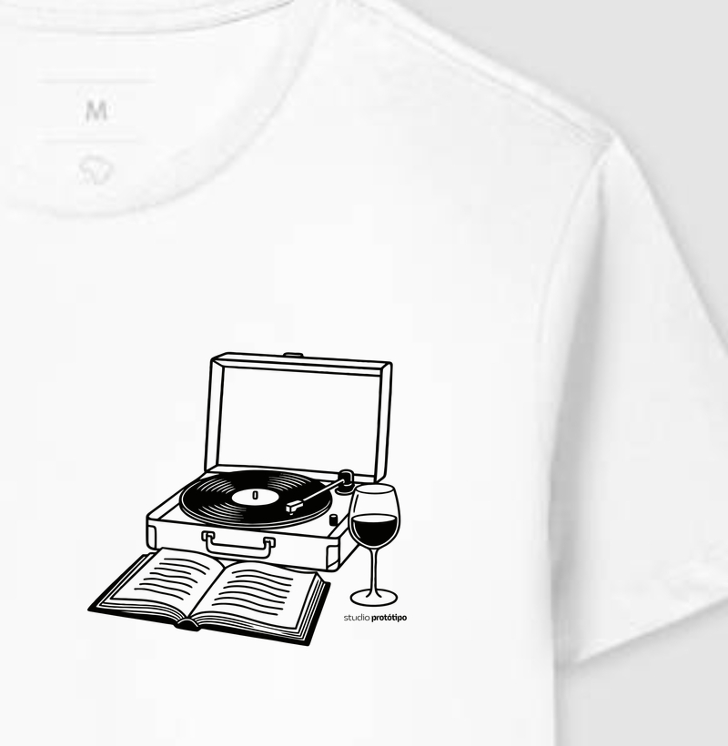 Camiseta Vinil, Livro e Vinho (estampa P)
