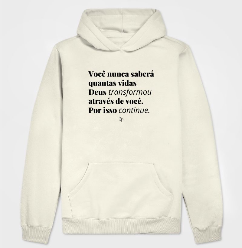 VOCÊ NUNCA SABERÁ QUANTAS VIDAS  DEUS TRANSFORMOU  ATRAVÉS DE VOCÊ. POR ISSO, CONTINUE. - Hoodie Moletom