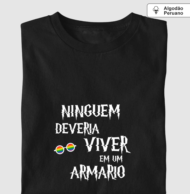 Ninguém Deveria Viver em um Armário 