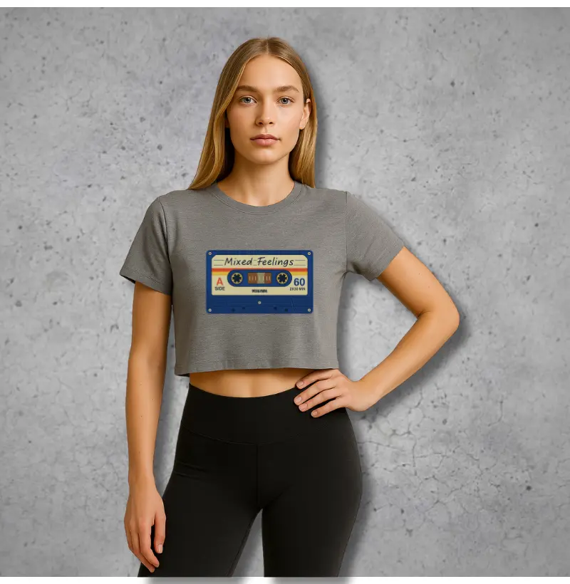 Camiseta Cropped MIXED FEELINGS TAPE (azul escuro)