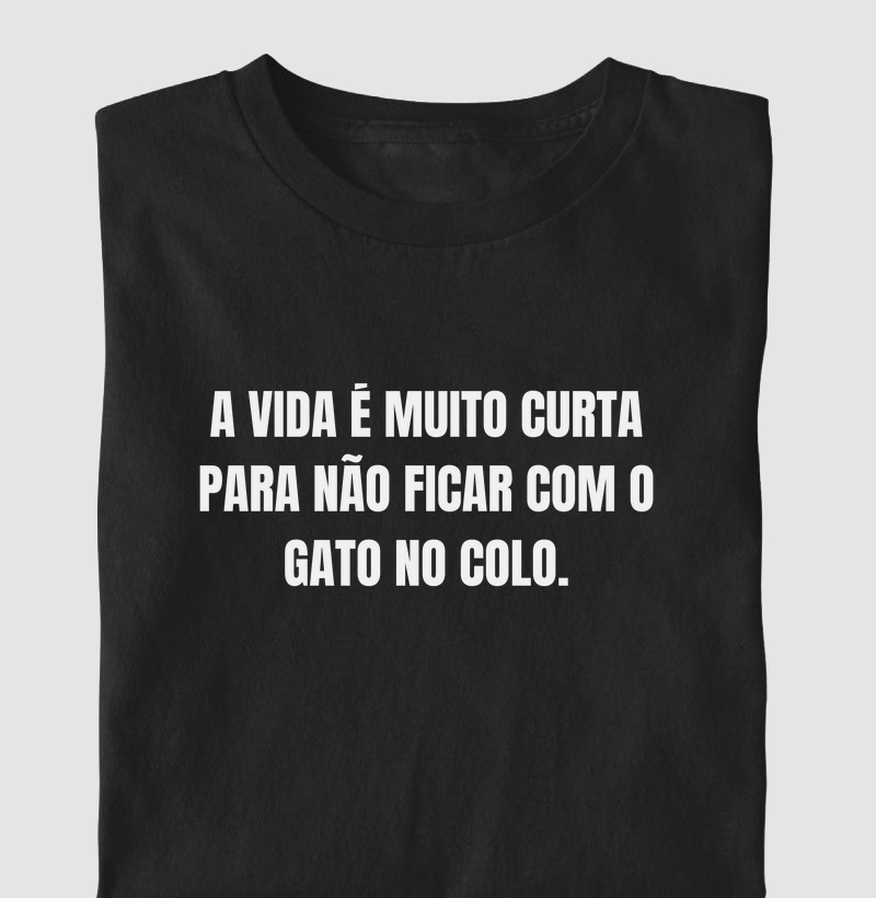 A vida é muito curta para não ficar com gato no colo