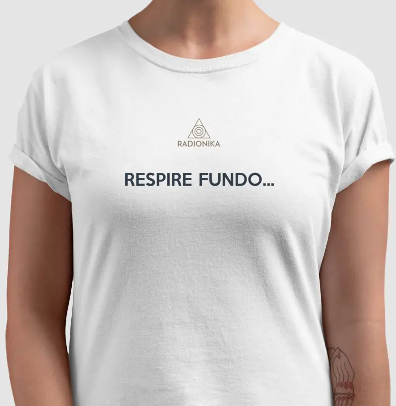 Camiseta Respire Fundo | Mensagem de Presença | Unissex