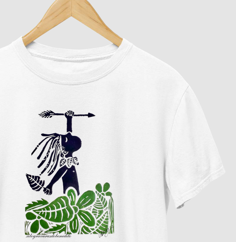 Camiseta Orixá Oxóssi Caçador Rei das Matas | Xilogravura do Benedito