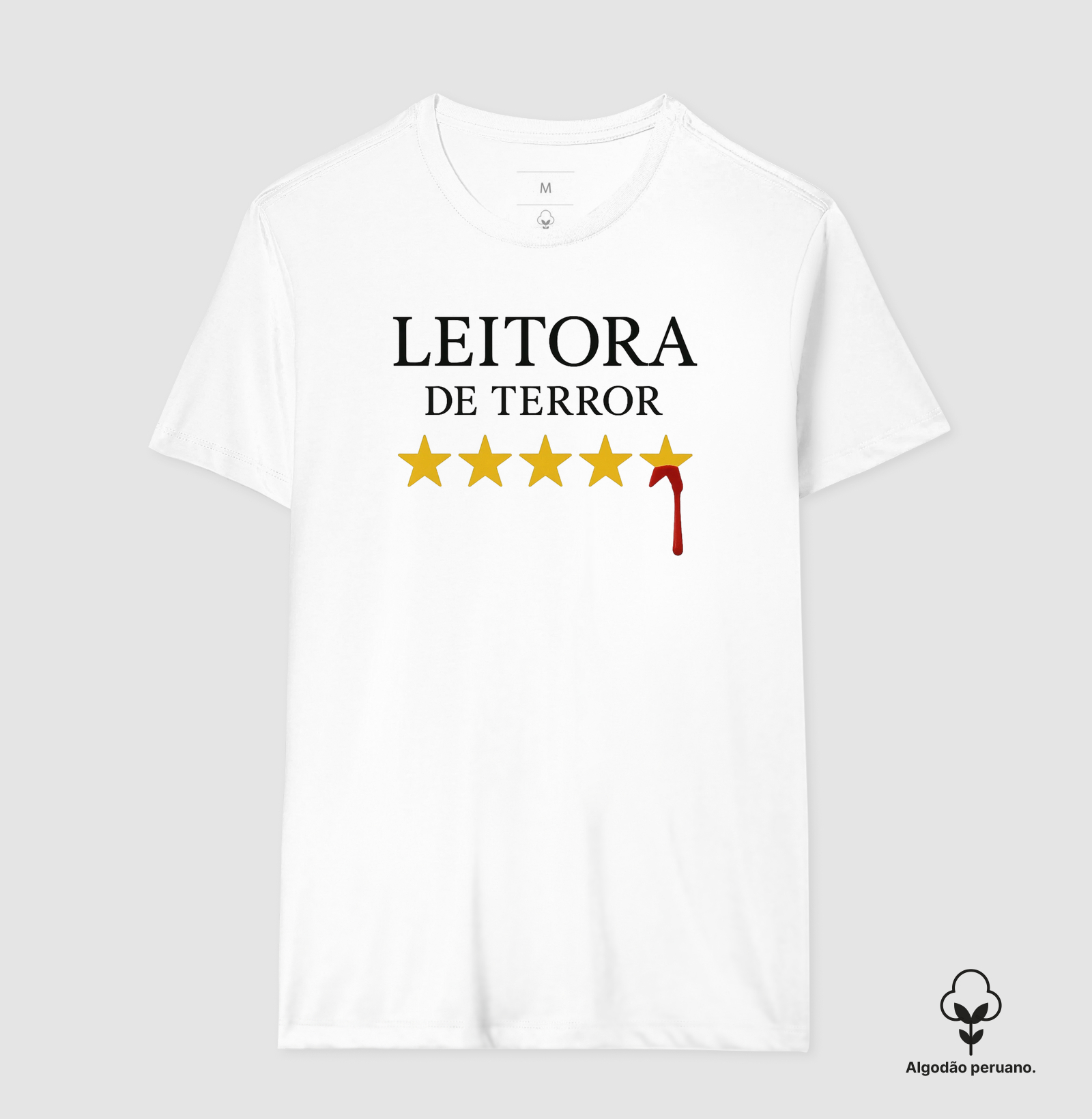 DescriçDescrição da Estampa – Leitora de Terror Cinco estrelas... ou quase. A última sangra como as páginas de um bom livro de horror. Essa estampa é para quem não tem medo do escuro — porque já habitou castelos góticos, florestas amaldiçoadas e porões que nunca deveriam ser abertos.  LEITORA DE TERROR. A avaliação é máxima — e o sangue é só um bônus.ão da Estampa – Leitora de Terror