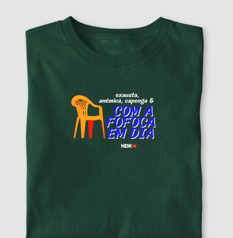 Camiseta Com a fofoca em dia