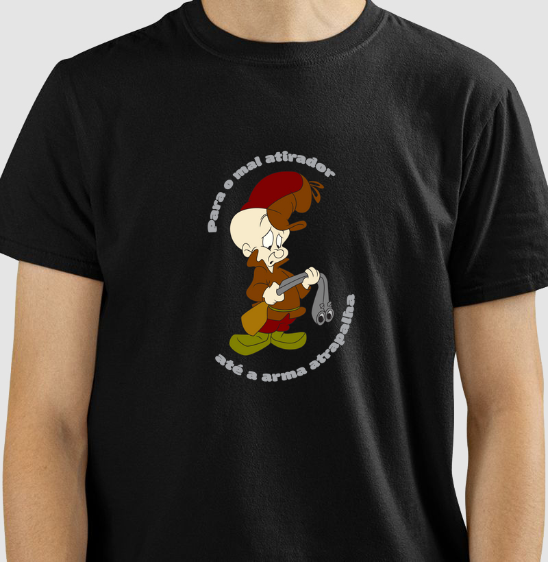 Camiseta Divertida - "Até a Arma Atrapalha"