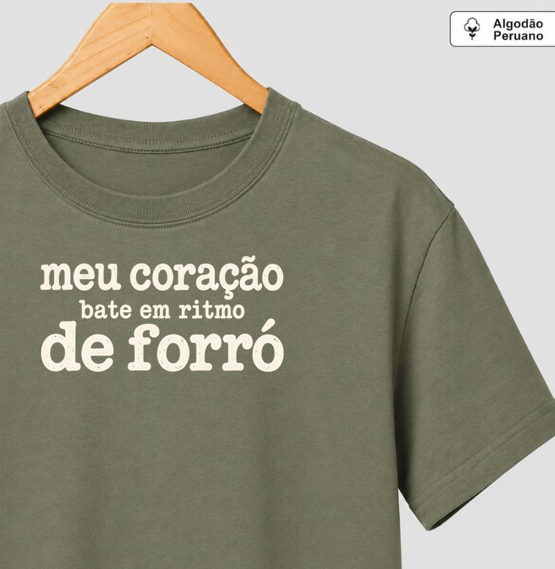 Meu coração bate em ritmo de forró - Camiseta Algodão Peruano