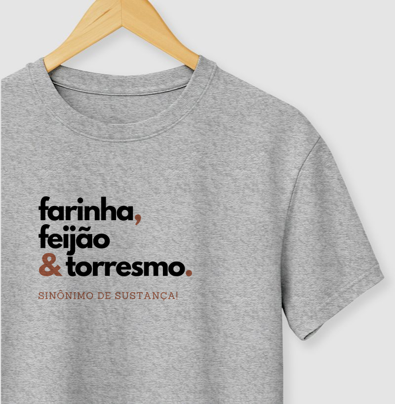 Farinha, feijão e torresmo.
