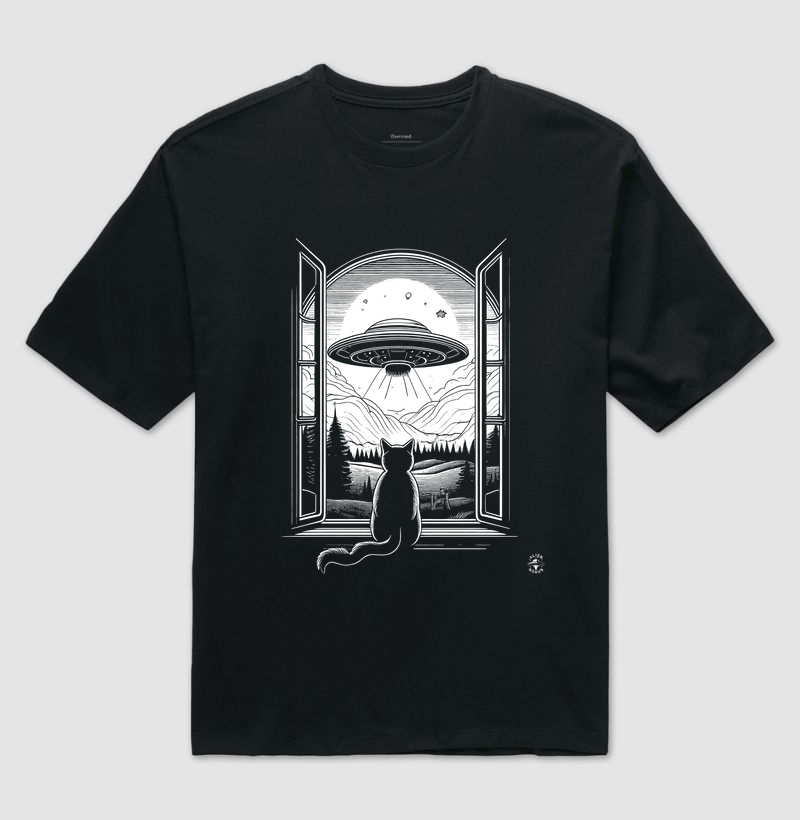 Camiseta Oversized O Gato e o OVNI