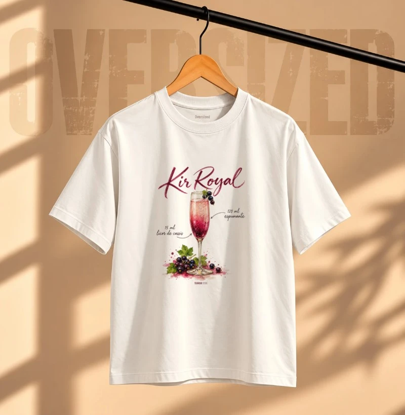 Camiseta Oversized Kir Royal – Drink com Espumante e Licor de Cassis