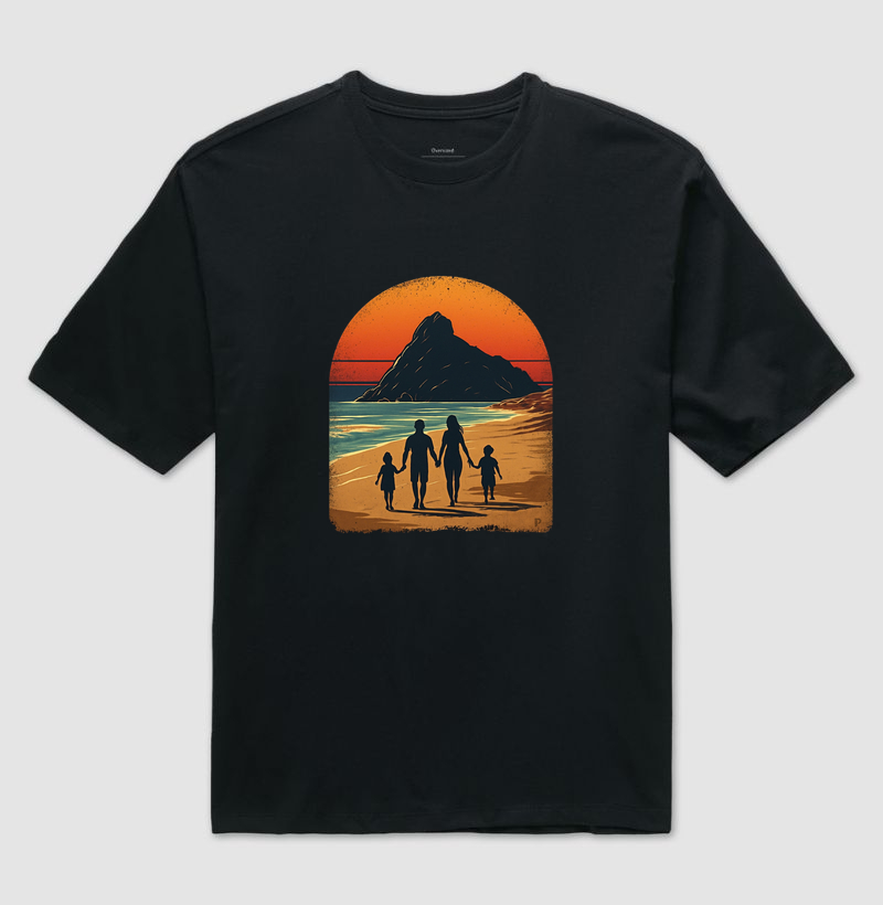 Família caminhando na praia