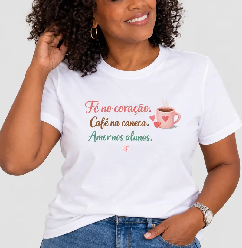 Fé no coração. Café na caneca. Amor nos alunos.