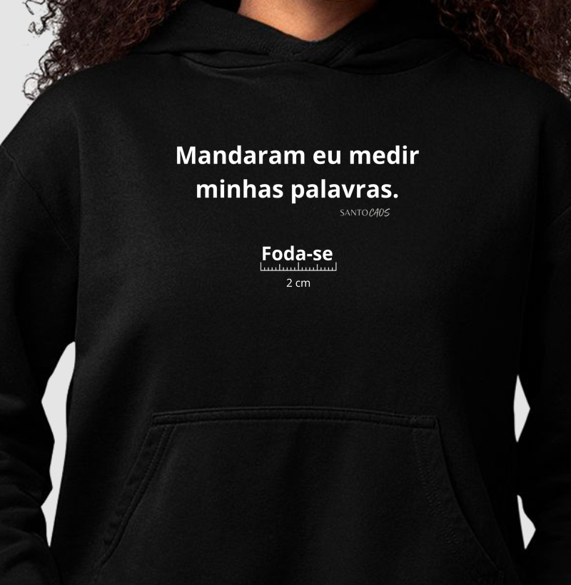 Obediência Milimétrica: O Deboche Perfeito