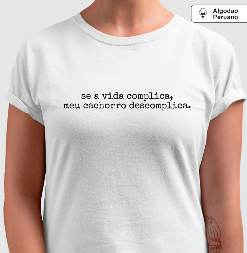 Camiseta "Meu Cachorro Descomplica" - Pelo & Pano