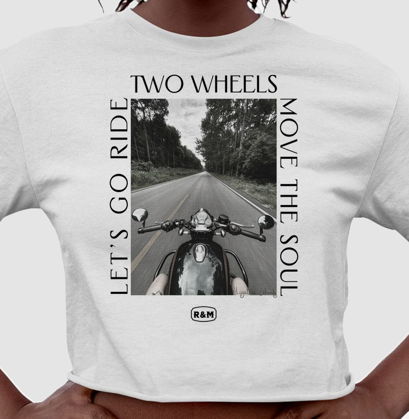 Two Wheels Move the Soul - Hágatha Schimitz