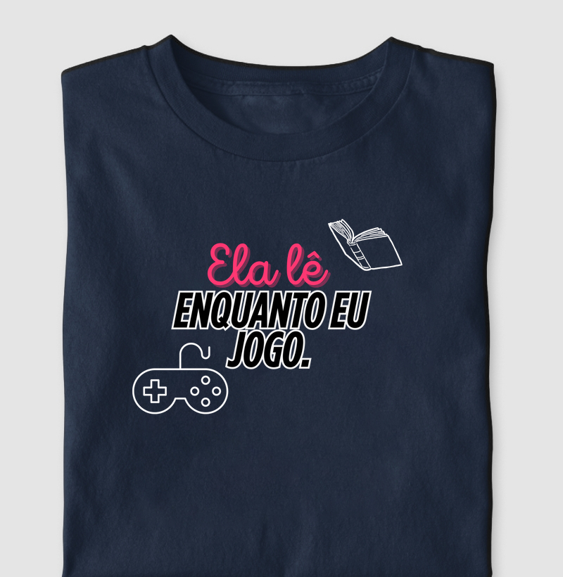 Ela lê, eu jogo