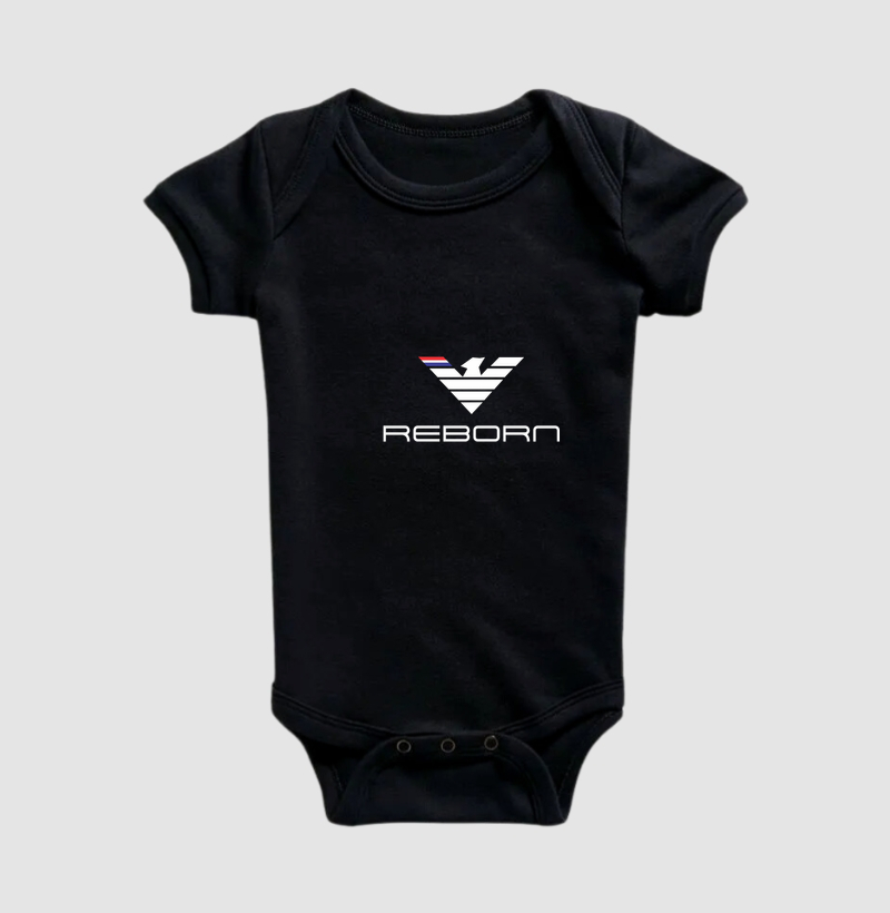 A estampa REBORN simboliza a força de quem transforma cicatrizes em aprendizado e desafios em conquistas. Inspirada na majestade da águia, representa visão, liberdade e a coragem de seguir em frente mesmo diante das adversidades