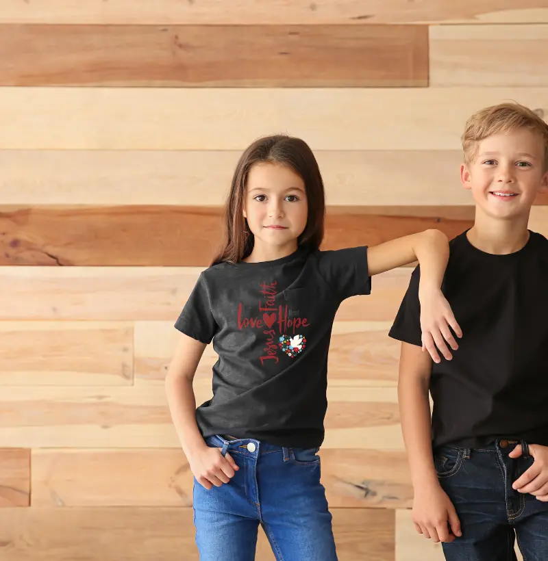Camiseta infantil LOVE, FAITH, HOPE AND JESUS