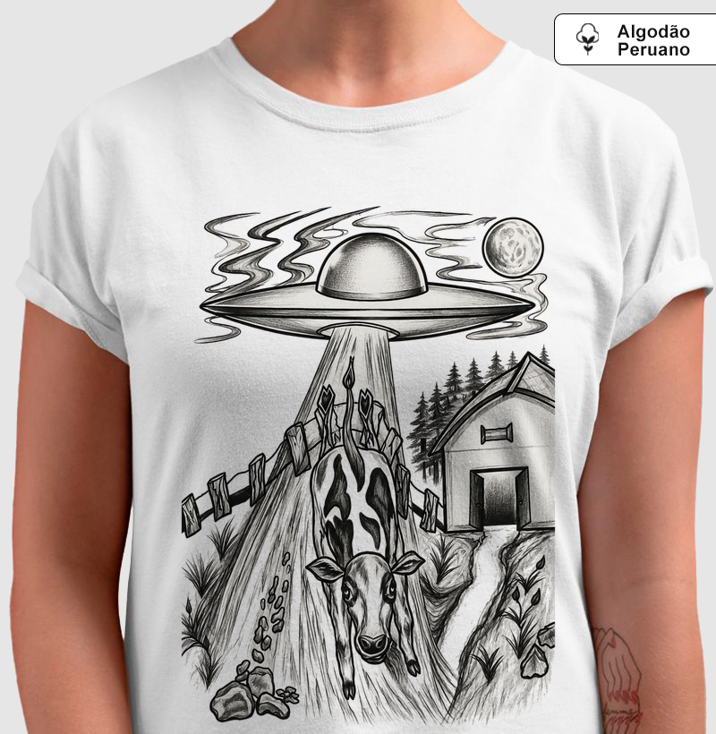 Camiseta Algodão Peruano Branca Vaca Abduction Preta e Branco