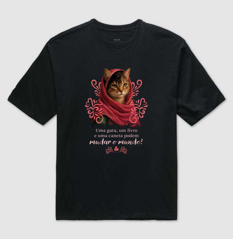 Magata Miaufzai - Uma gata, um livro e uma caneta podem mudar o mundo! - Camiseta Oversized