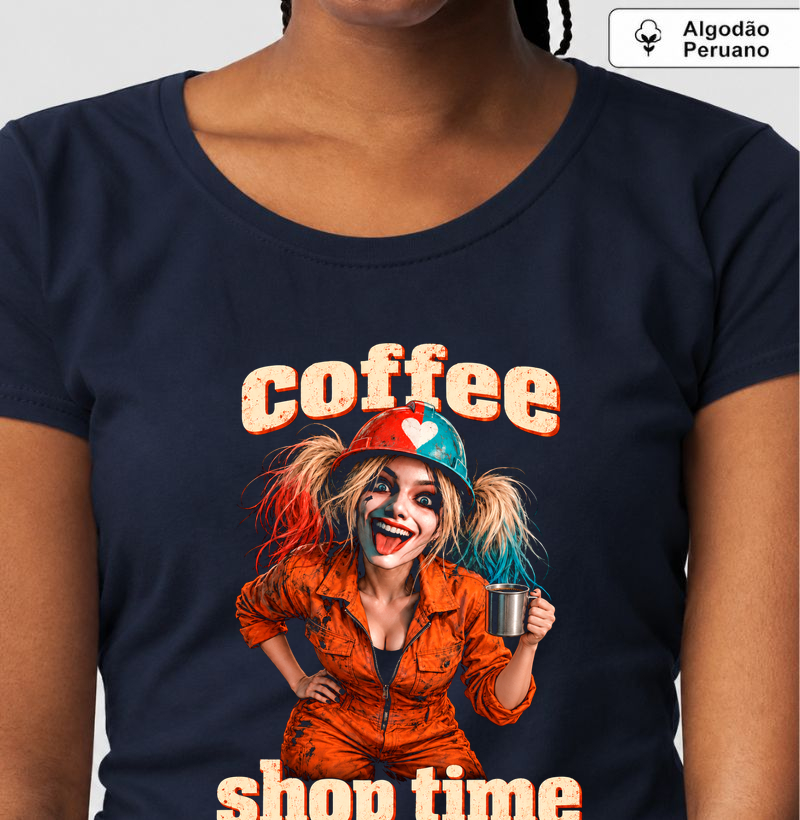 Coffee Shop Time - Arlequina  - Camiseta Algodão Peruano