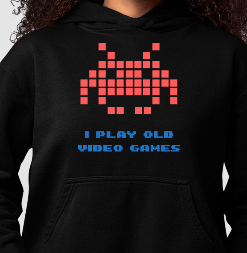 Pixel Alien Gamer – Think Tee