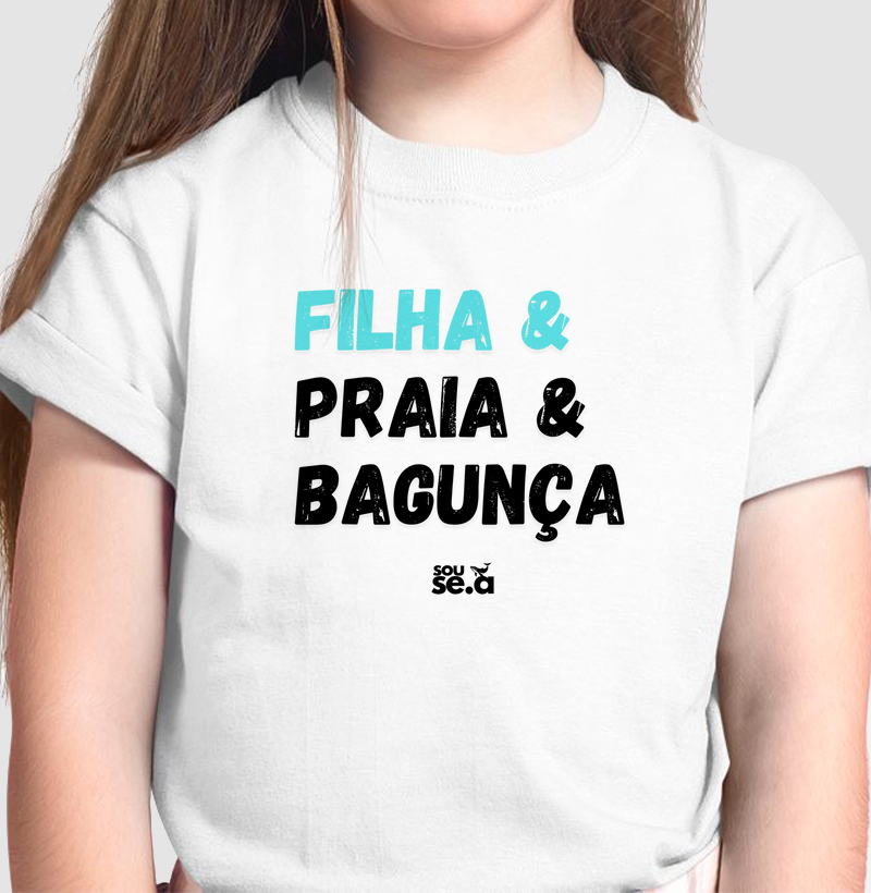 Filha praia e bagunça