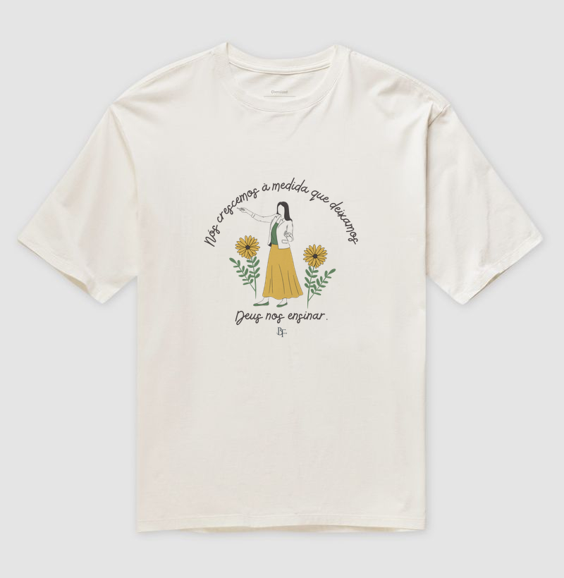 Nós crescemos a medida que deixamos Deus nos ensinar - Camiseta Oversized