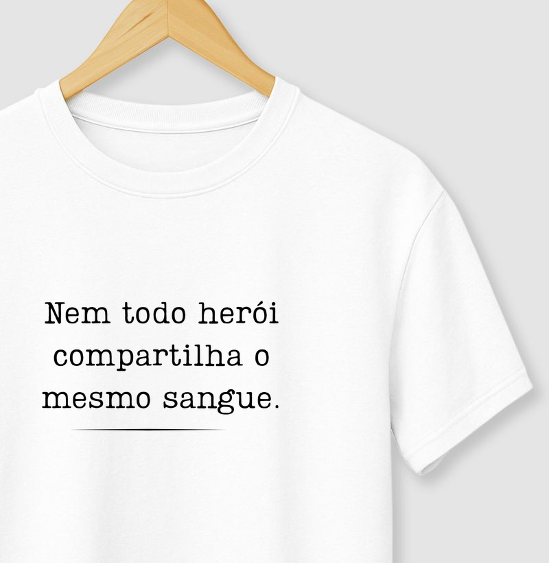 Nem todo herói compartilha o mesmo sangue.
