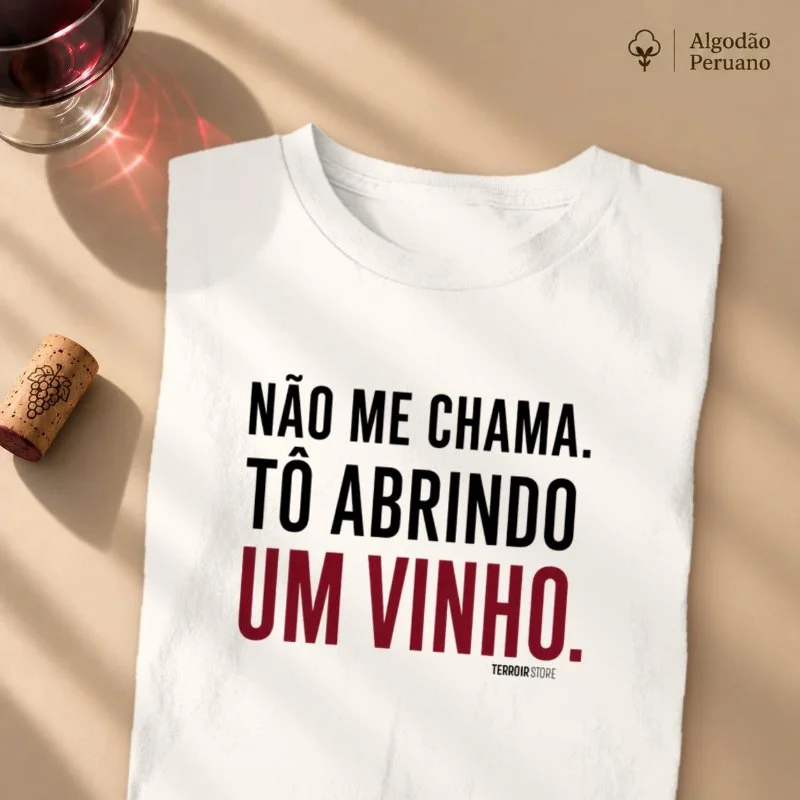 Camiseta Não me chama. Tô abrindo um Vinho. - Camiseta Algodão Peruano