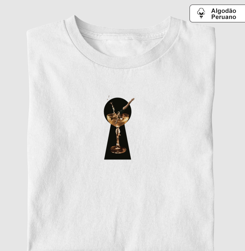 Camiseta Whispering Wall - por Hideout