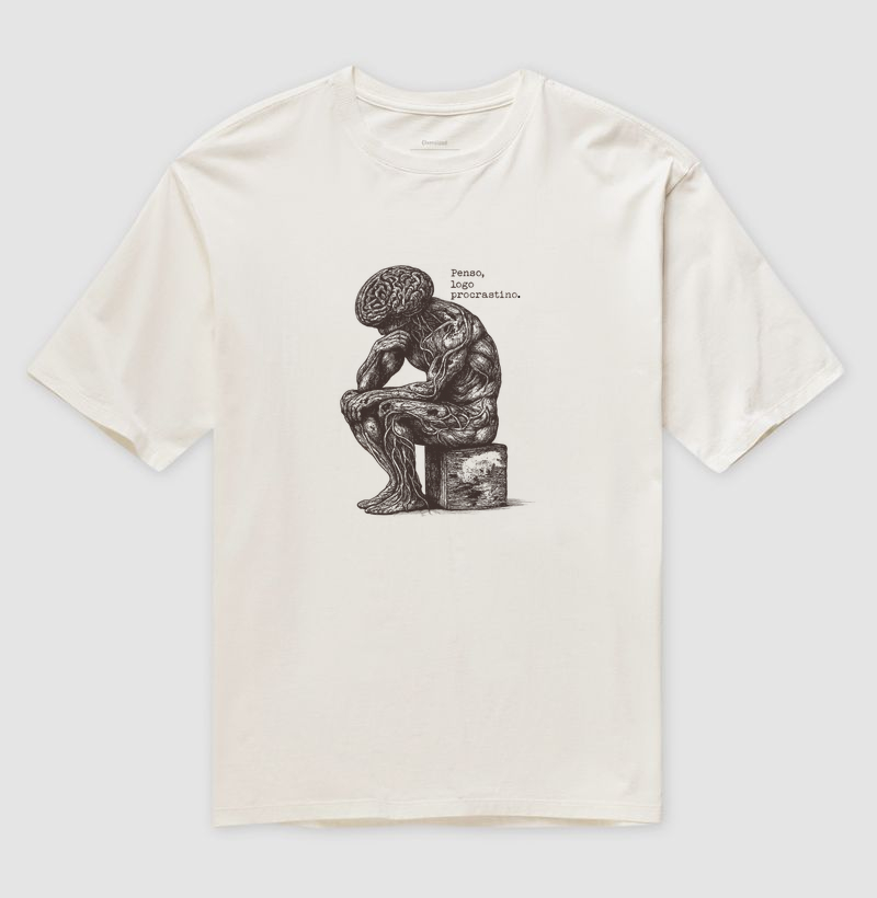 Camiseta - "Penso, logo procrastino"