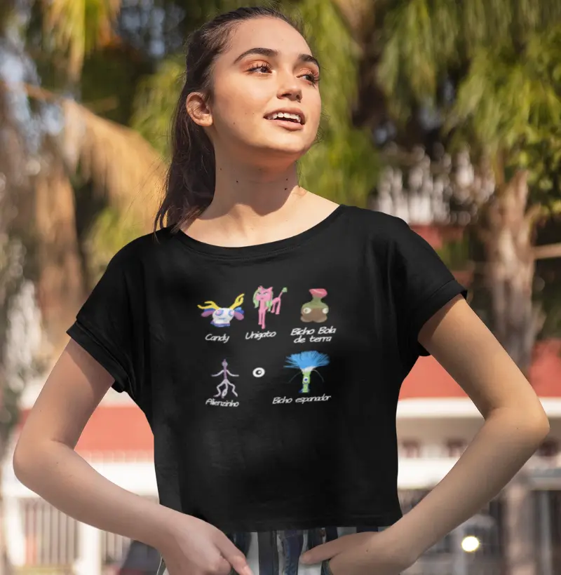 Camiseta Cropped  Bonequinhos By Giovanna Cariry