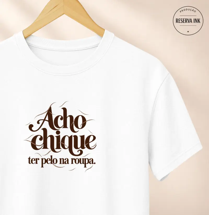 Acho Chique Ter Pelo Na Roupa - Camiseta