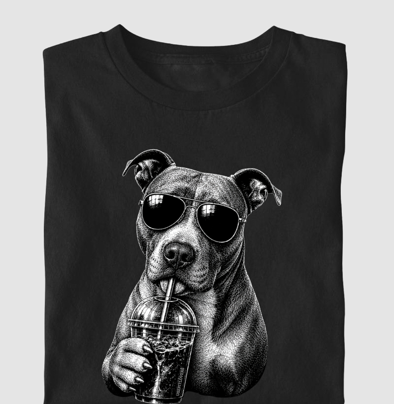 PITBULL DE ÓCULOS TOMANDO MILKSHAKE