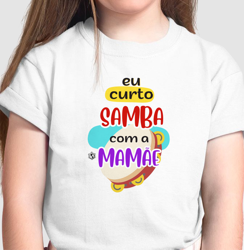 curto com a mamãe