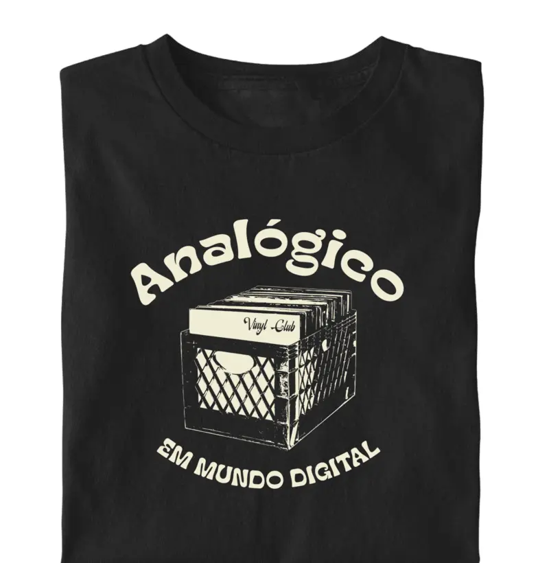Camiseta Analógico em Mundo Digital | Frases que Gritam
