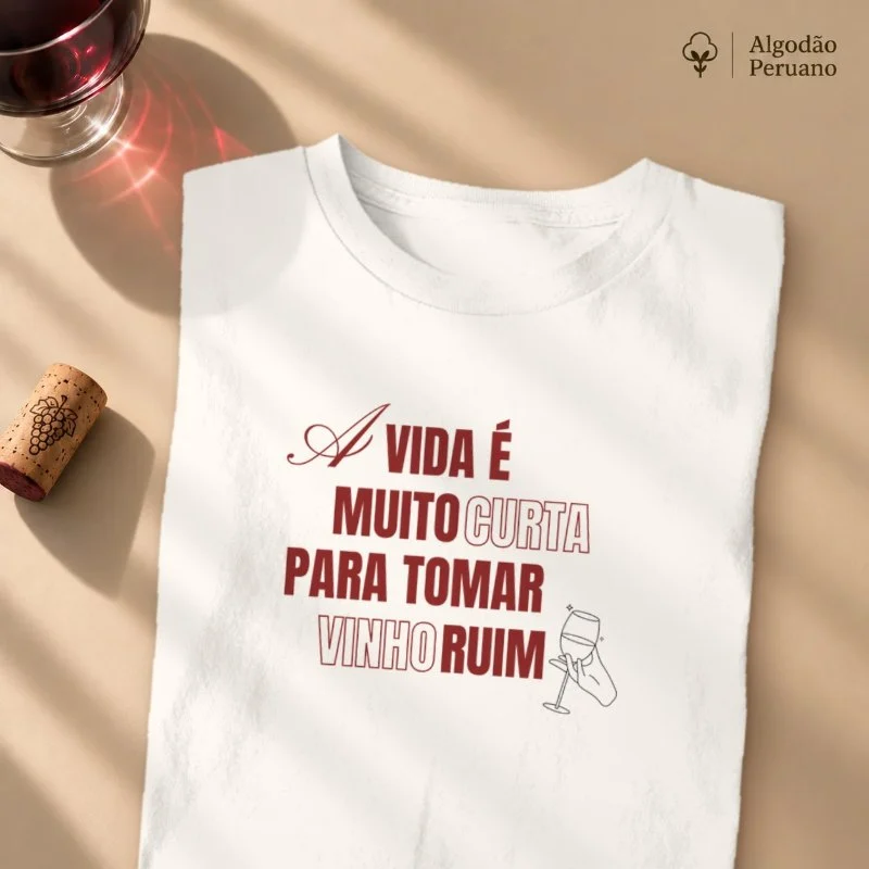 Camiseta A Vida é Muito Curta