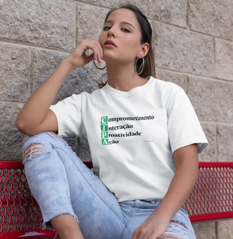 T-Shirt Feminino Branca - Capa