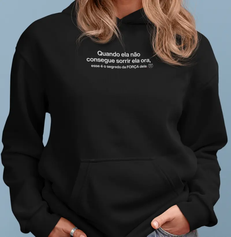 Quando ela não consegue sorrir ela ora - minimalista HOODIE