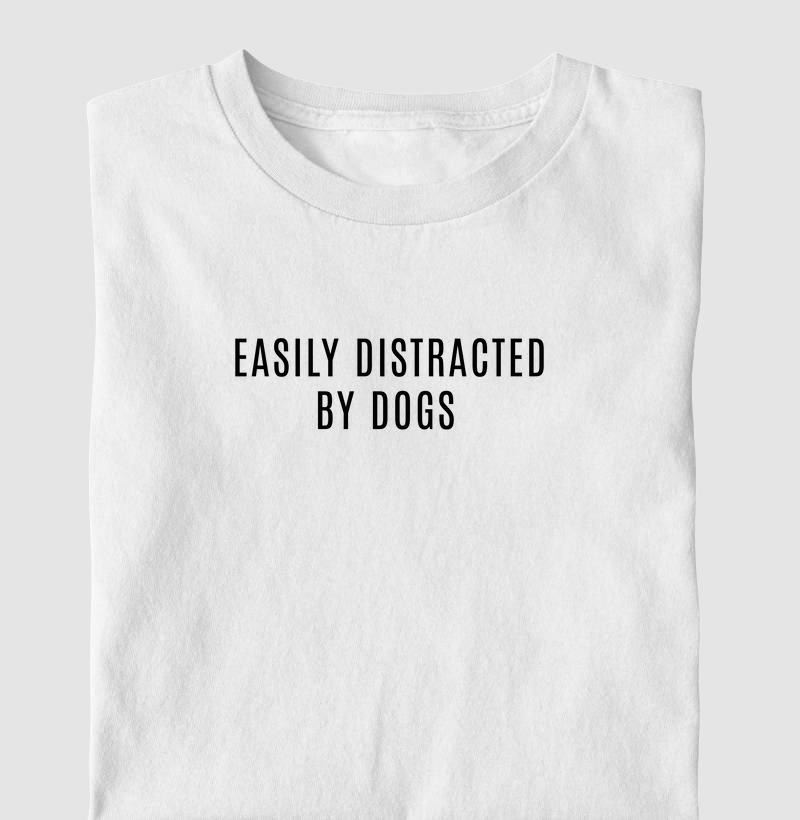 Camiseta Easily Distracted by Dogs